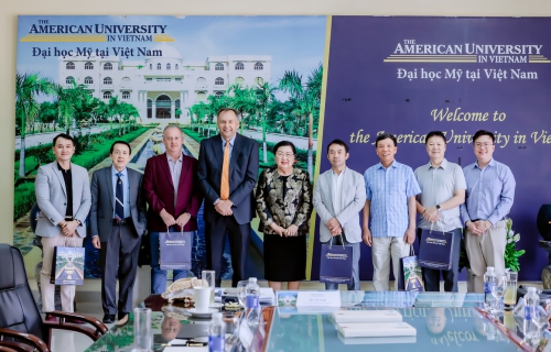THE MEMORANDUM OF UNDERSTANDING SIGNING CEREMONY BETWEEN THE AMERICAN UNIVERSITY IN VIETNAM AND VIETNAM FLIGHT MANAGEMENT CORPORATION (VATM)