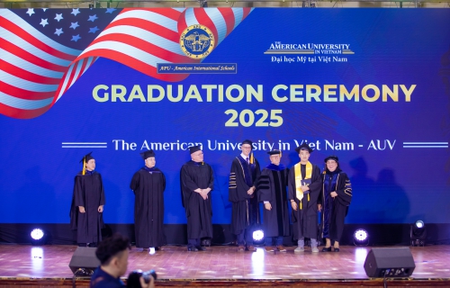 CEREMONY OF SIGNING THE MEMORANDUM OF UNDERSTANDING BETWEEN THE AMERICAN UNIVERSITY IN VIETNAM (AUV) AND TECOTEC GROUP: A NEW STEP IN TRAINING SEMICONDUCTOR ENGINEERS.