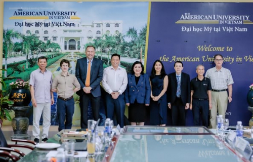 THE MEMORANDUM OF UNDERSTANDING SIGNING CEREMONY BETWEEN THE AMERICAN UNIVERSITY IN VIETNAM AND VIETNAM FLIGHT MANAGEMENT CORPORATION (VATM)