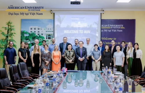THE MEMORANDUM OF UNDERSTANDING SIGNING CEREMONY BETWEEN THE AMERICAN UNIVERSITY IN VIETNAM AND VIETNAM FLIGHT MANAGEMENT CORPORATION (VATM)