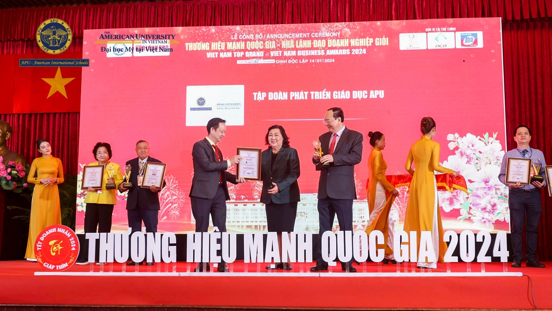 APU EDUCATION DEVELOPMENT GROUP, A LEADER IN EDUCATION, HONORED AS ONE OF VIETNAM'S TOP 10 STRONG NATIONAL BRANDS ️