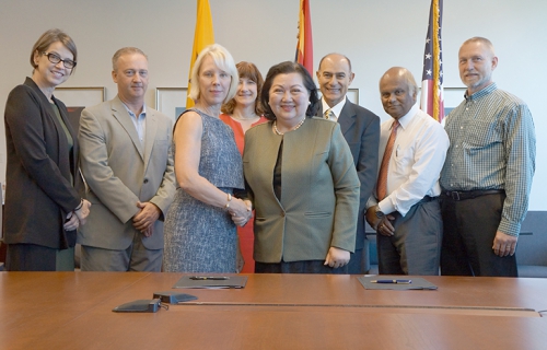 THE AMERICAN UNIVERSITY IN VIETNAM AUV - THE BRIDGE BETWEEN THE UNITED STATES-VIETNAM EDUCATION COOPERATION